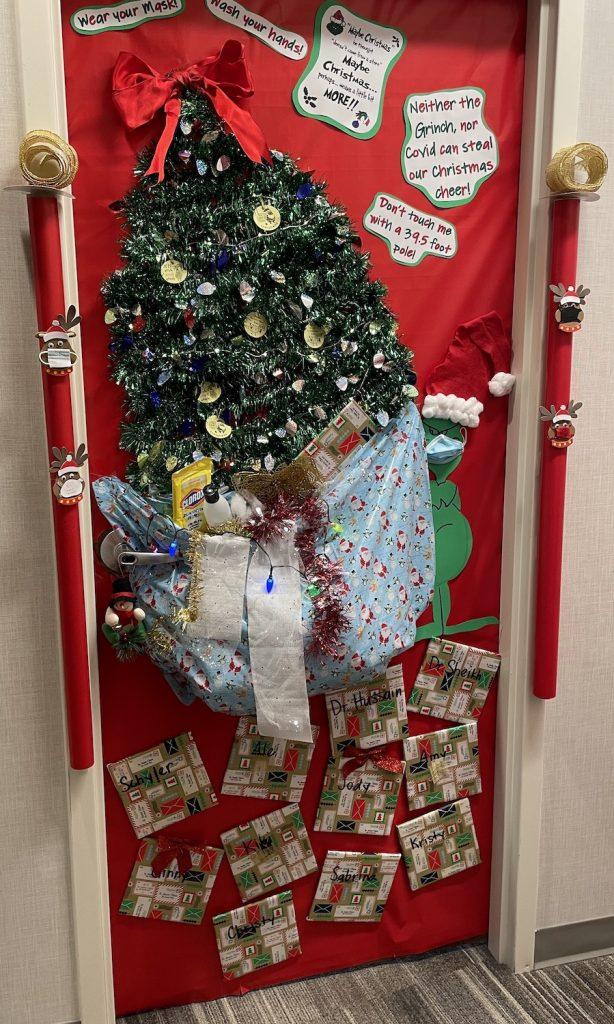 Holiday Door Contest - Longstreet Clinic