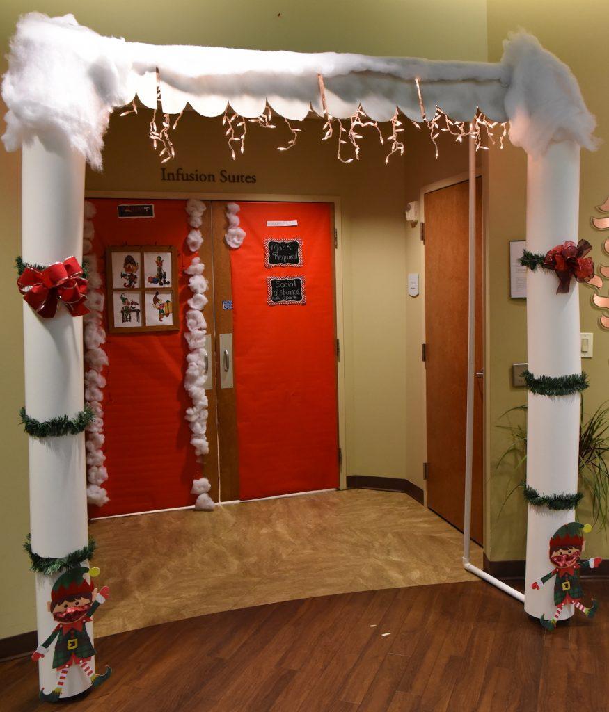 30 Impressive Holiday Door Decorations Unusual Ideas - Craftionary
