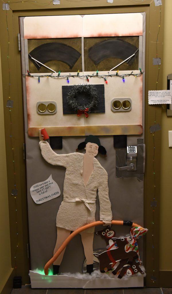 Holiday Door Contest  Longstreet Clinic