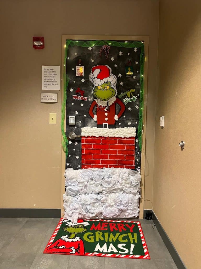 Door decorating winners announced - Longstreet Clinic